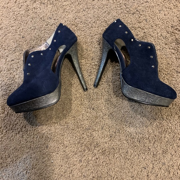 Size 7 shoes - Picture 8 of 12